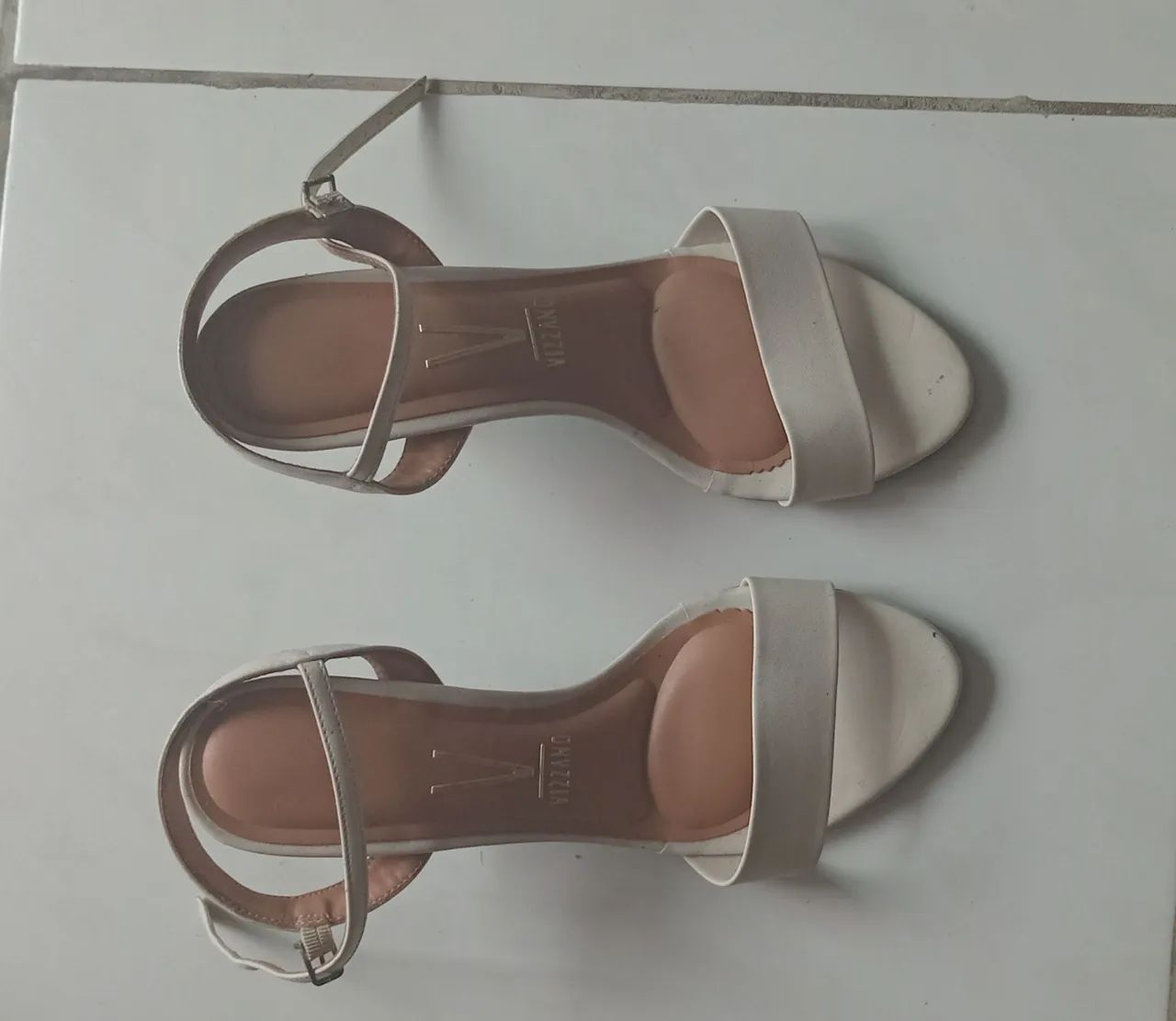 SAPATOS/TÊNIS 38