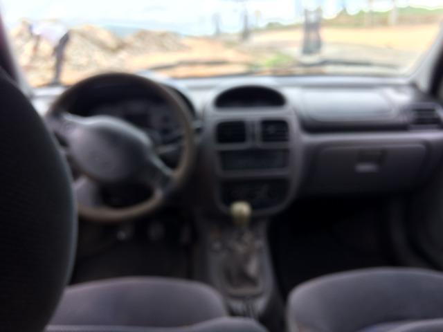 Clio Sedan 2002 - revisado - Foto 2