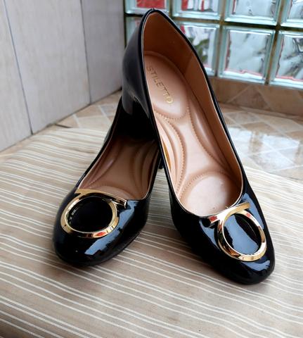 Salto Scarpin envernizado Stiletto