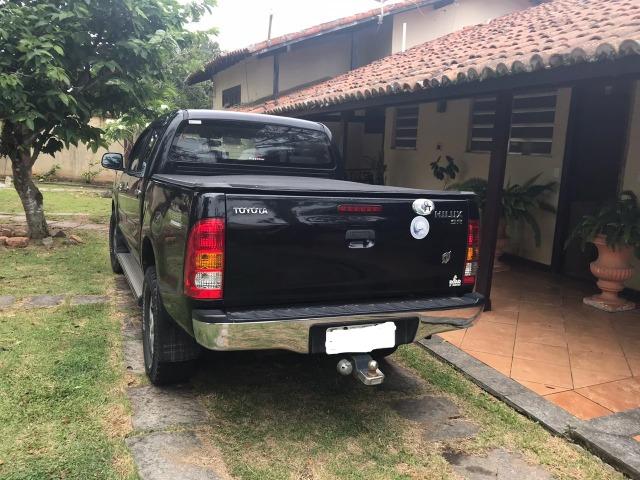 Toyota Hilux CD SR 4x2 4 portas preta em perfeito estado - Foto 4