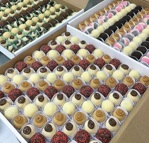 Cento de doces 50.00 personalizados 2.00 reais a unidade