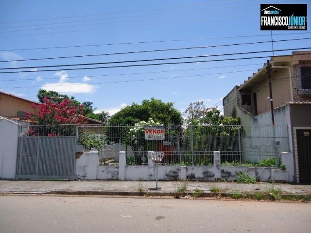Casa no Setor Coimbra, 3 quartos (1 suíte), ótima localização, encostado no Hiper Moreira