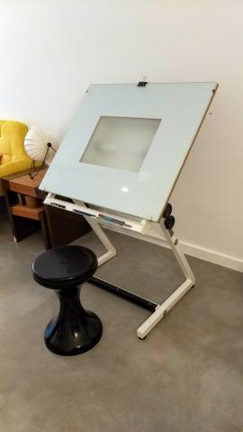 Prancheta Trident com Mesa de Luz