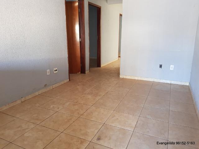 Urgente Casa de 3 Quartos Com Barraco de Fundo | Vagas para 3 carros | Escriturada - Foto 2