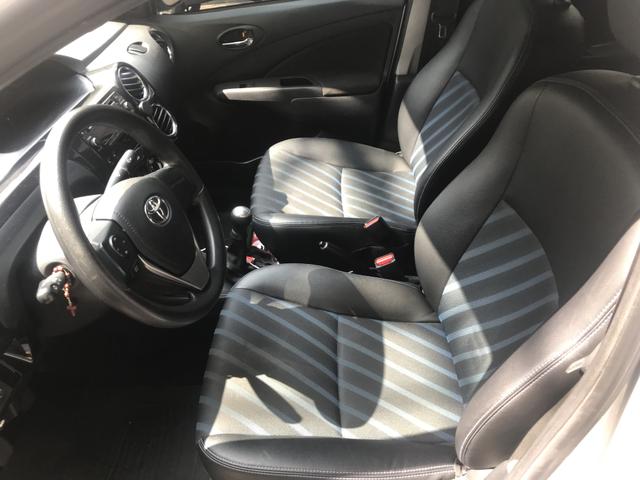 Toyota etios xs sedan 1.5 14/15 - Foto 2