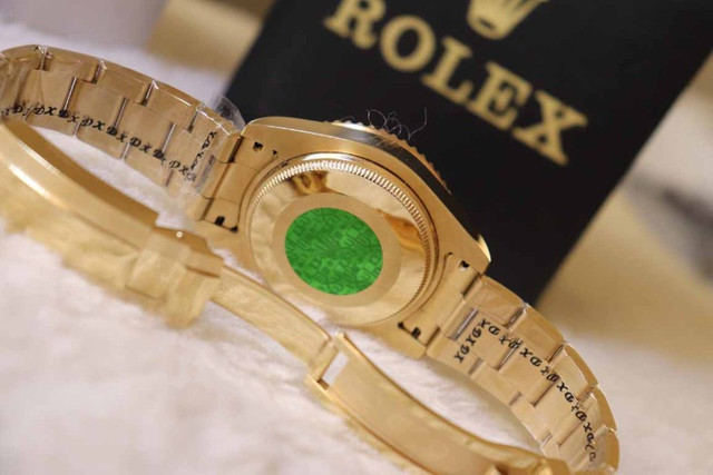 Relogio Modelo com pulseira Personalizada - ja é Vedado - Detalhes incríveis!!! - Foto 4