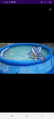 Piscina semi nova na caixa
