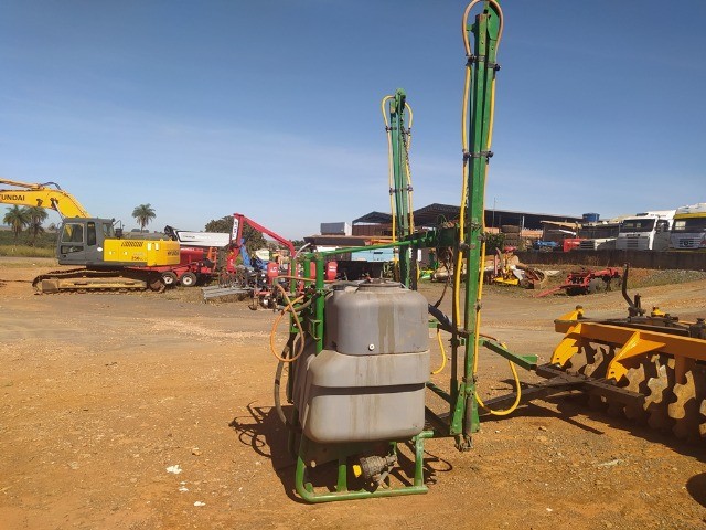 Pulverizador agrícola 600 litros, 12m barras - Usado