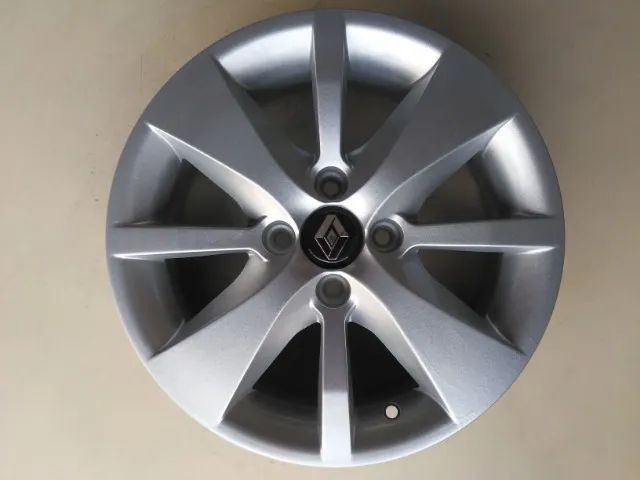 Jogo de rodas aro 15 renault sandero 4x100 15x6 et 33 prata  