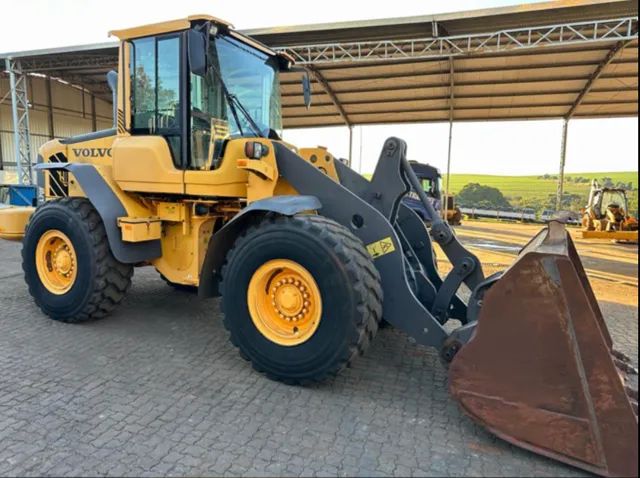 Pá Carregadeira Volvo L70F ano 2014 com ar condicionado, em SP - Foto 2