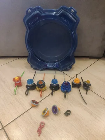 BRINQUEDO - Lote de 3 peões Beyblade com lançadores. Ma