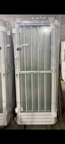 Porta alumínio palito com vidro