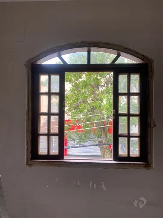 Janela de madeira estilo arco - impecável!