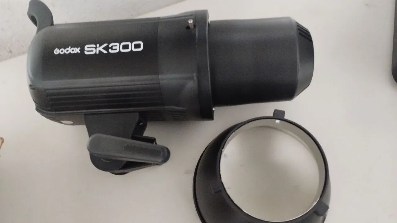 Flash Tocha Godox Sk300 110v - Foto 3