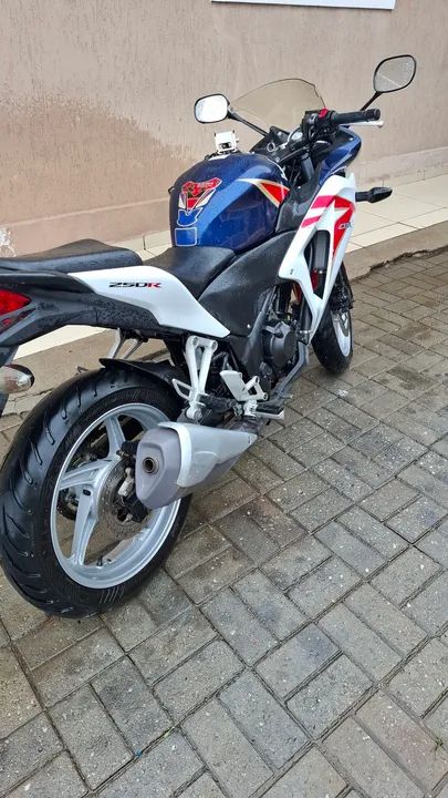 Vendo CBR 250R ano 2012 com 30.400 km originais  - Foto 5