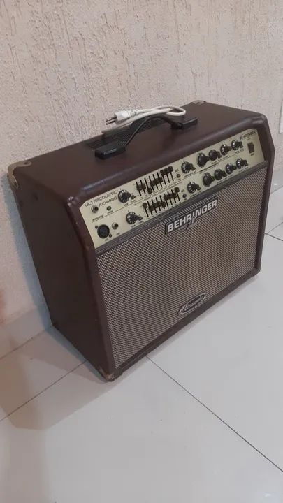 Amplificador Behringer 