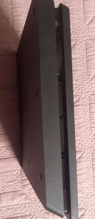 Ps4 Slim com 2 controles e carregador  - Foto 4