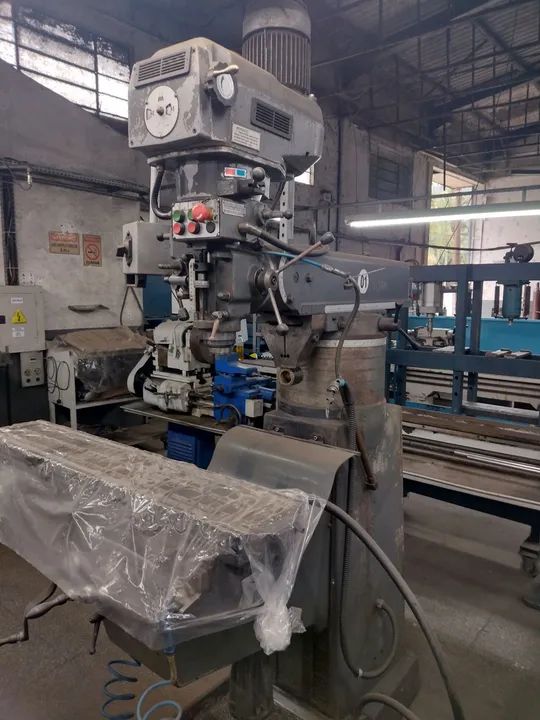 Fresadora ferramenteira iso 30 com acessórios  - Foto 2