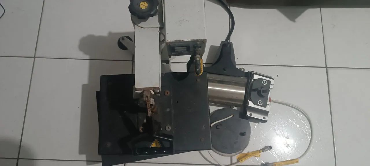Máquina de Transferência Térmica de blusa, boné,  caneca, prato e relógios  - Foto 2