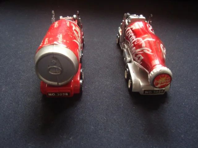 Duas Miniaturas de brinquedo dos caminhões da Coca Cola - Foto 2
