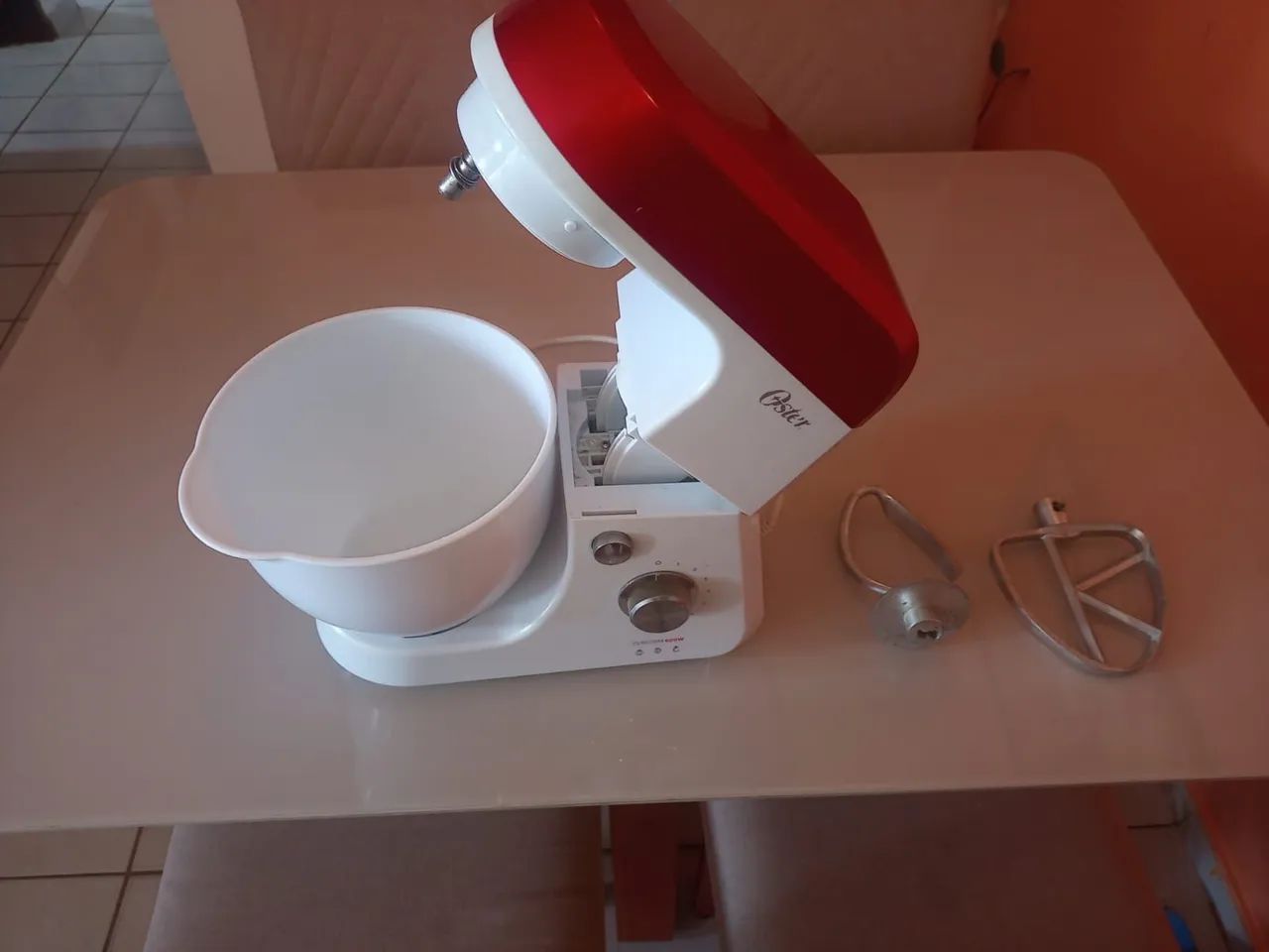 Batedeira Oster - Branca e Vermelha - Foto 2