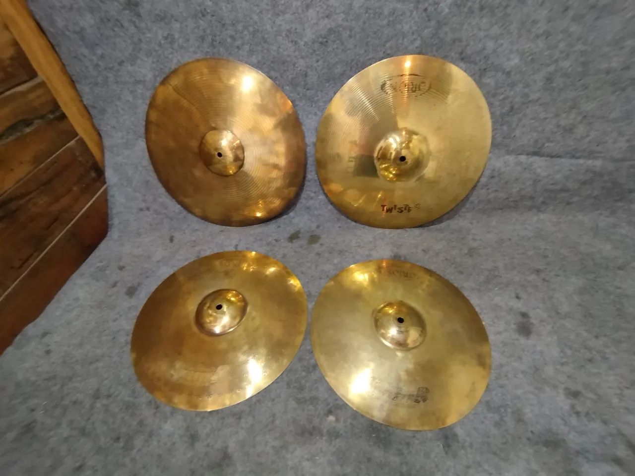 * Kit Pratos com dois ataques e par Hi Hat