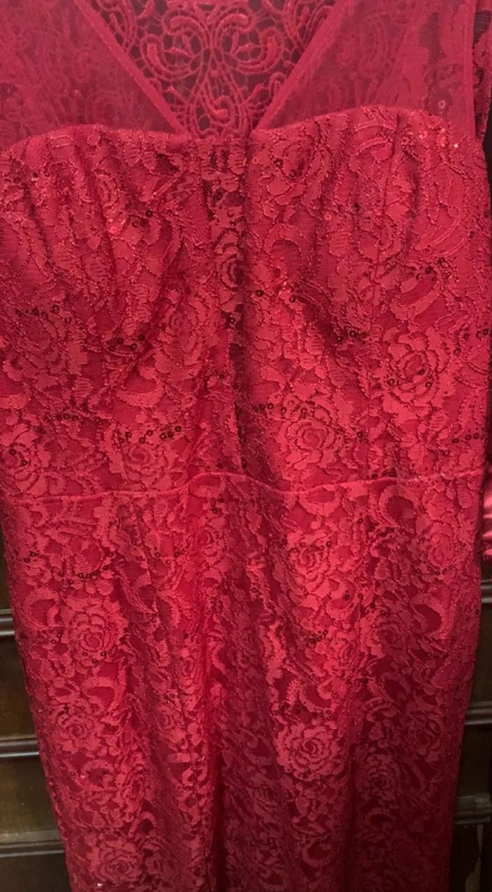 Vestido de RENDA VERMELHA Pouco Usado