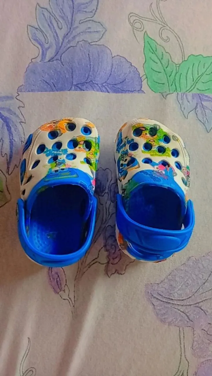 Sandálias Crocs para Bebê - Tamanho 18