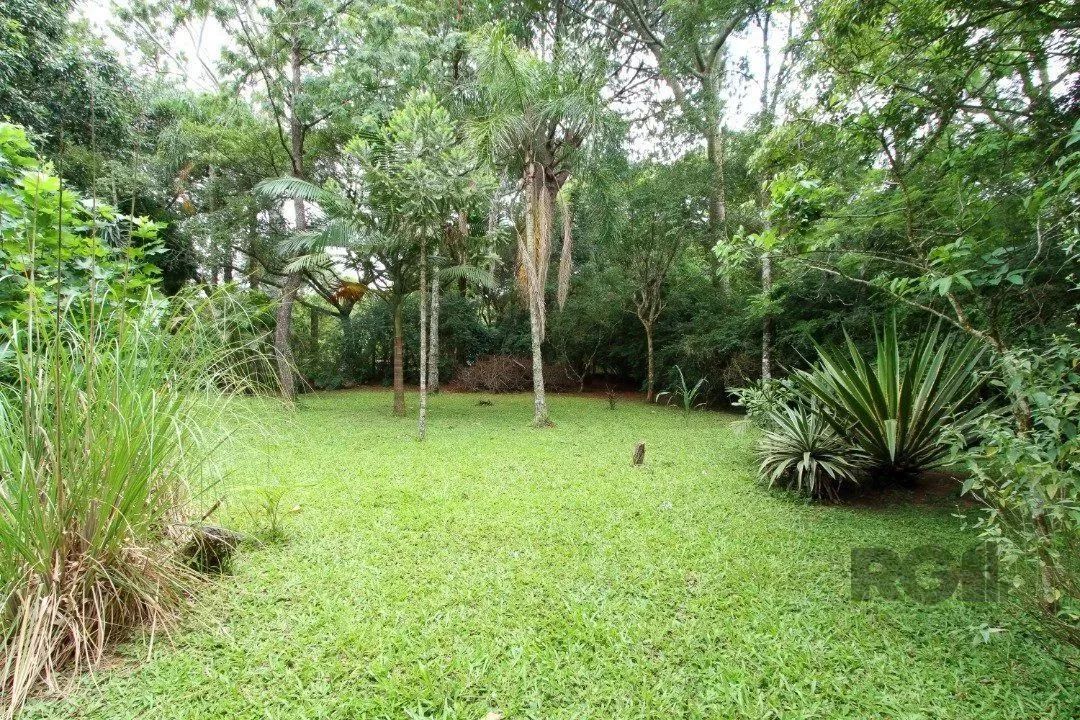 Em terreno com 7.320m², lindo sobrado com 302m² de área construída, a poucos metros da Est - Foto 3