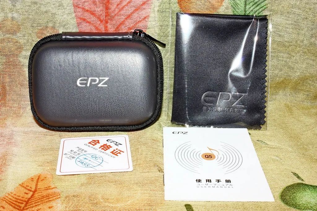 EPZ Q5 In-Ear Headphones, Black, Excellent Condition64407620086019122