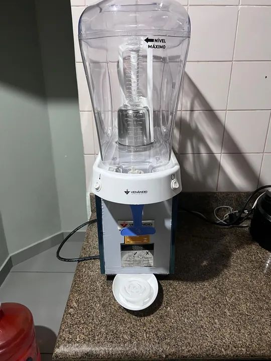 Refresqueira Venancio 15 litros semi nova 