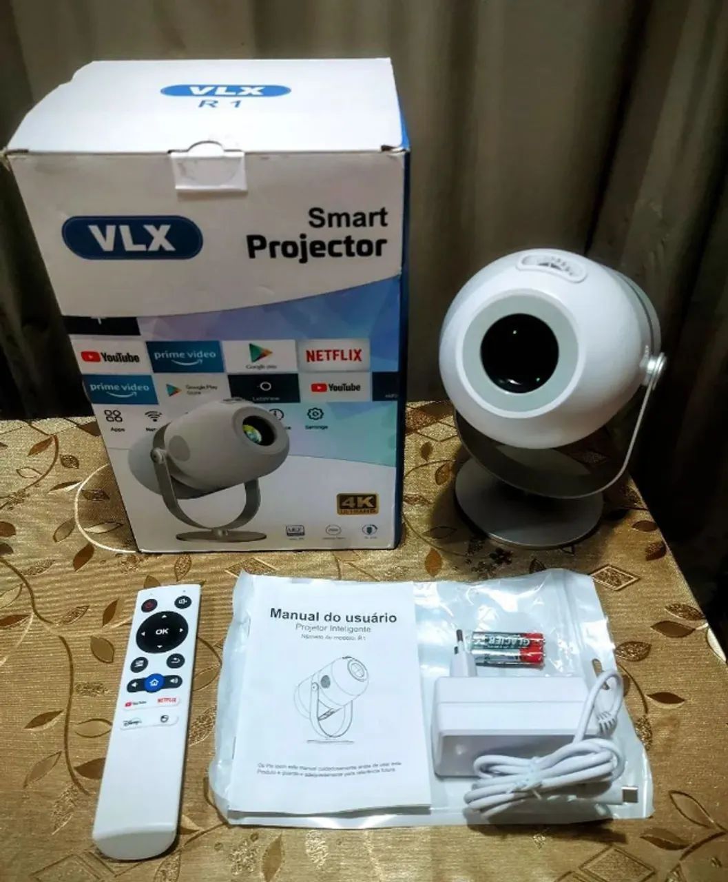 Projetor R1 Smart Tv Android 13.0 Wifi6 390 Ansi Lumens 5g Branco - Novo