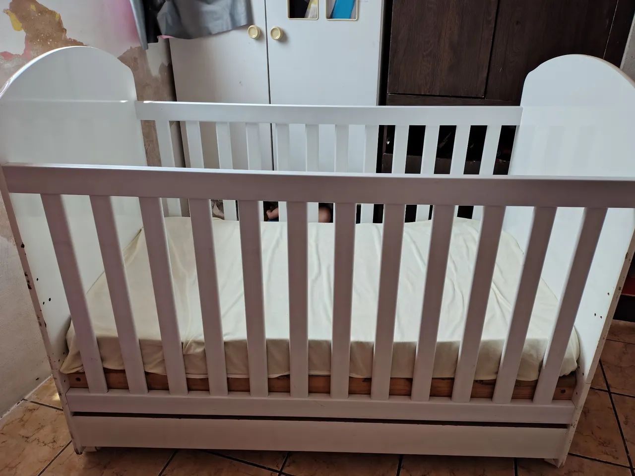 Berço americano com colchão vira sofá e cama  - Foto 4