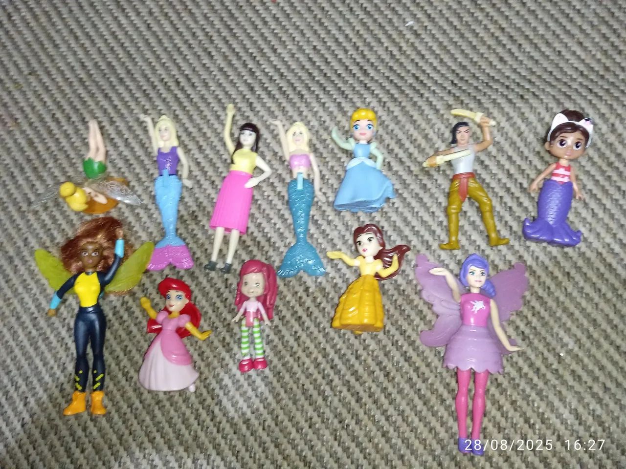Bonecas pequenas diversas. Kit com 12 exemplares. - Foto 3