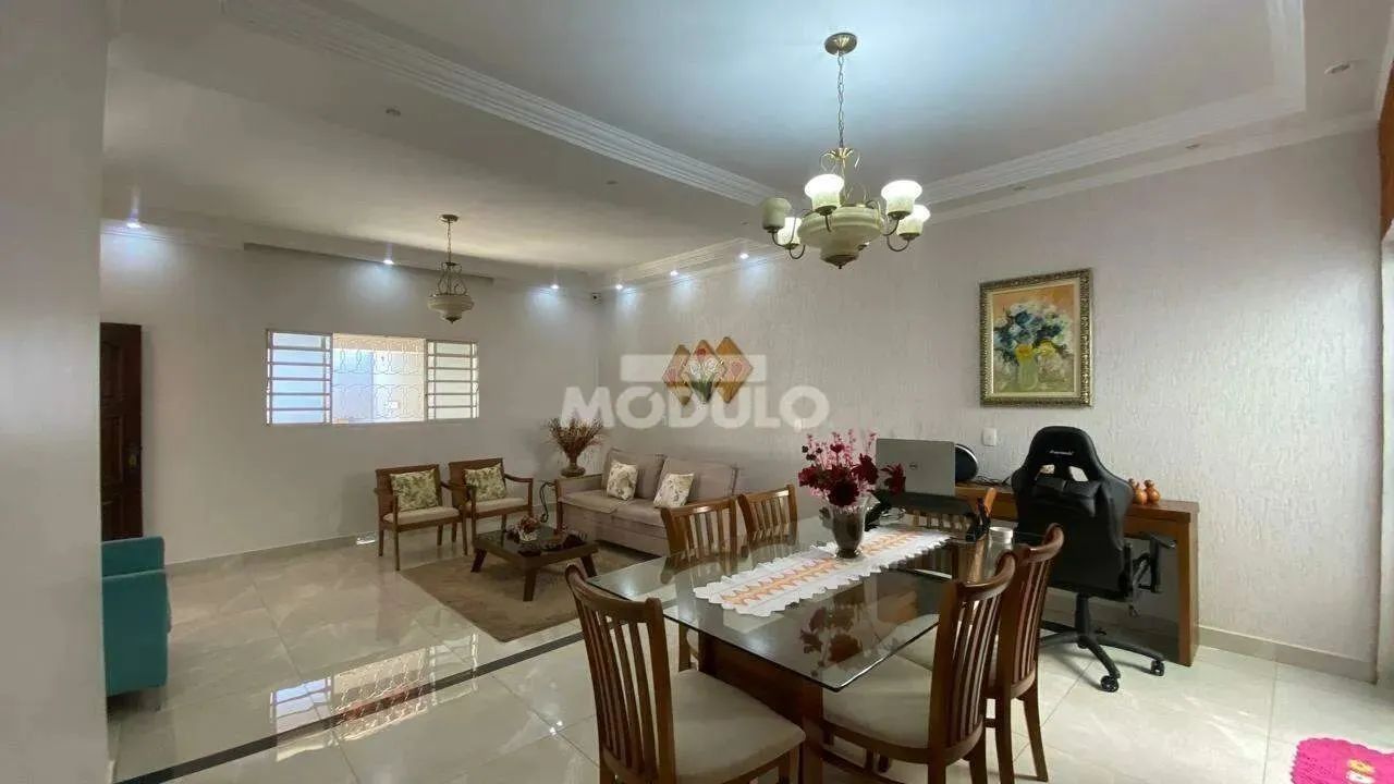 Casa residencial para locação Bairro Santa Mônica com 3 quartos - Foto 3