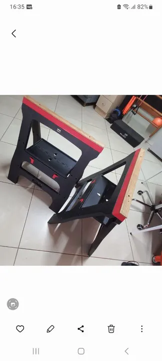 Dois Cavalete de plástico para Trabalho
