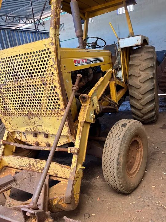 Trator CBT 2105 com lâmina (raridade) - Foto 2