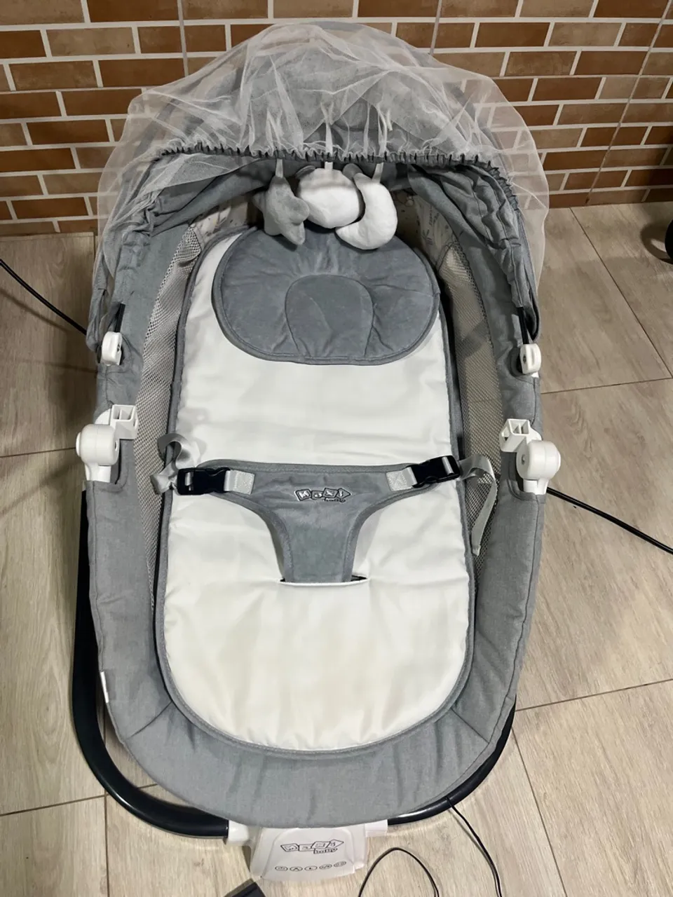 Balanço para bebê com mosquiteiro
