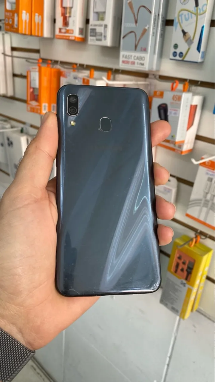 Celular Samsung A31 64GB e 4RAM Semi novo
