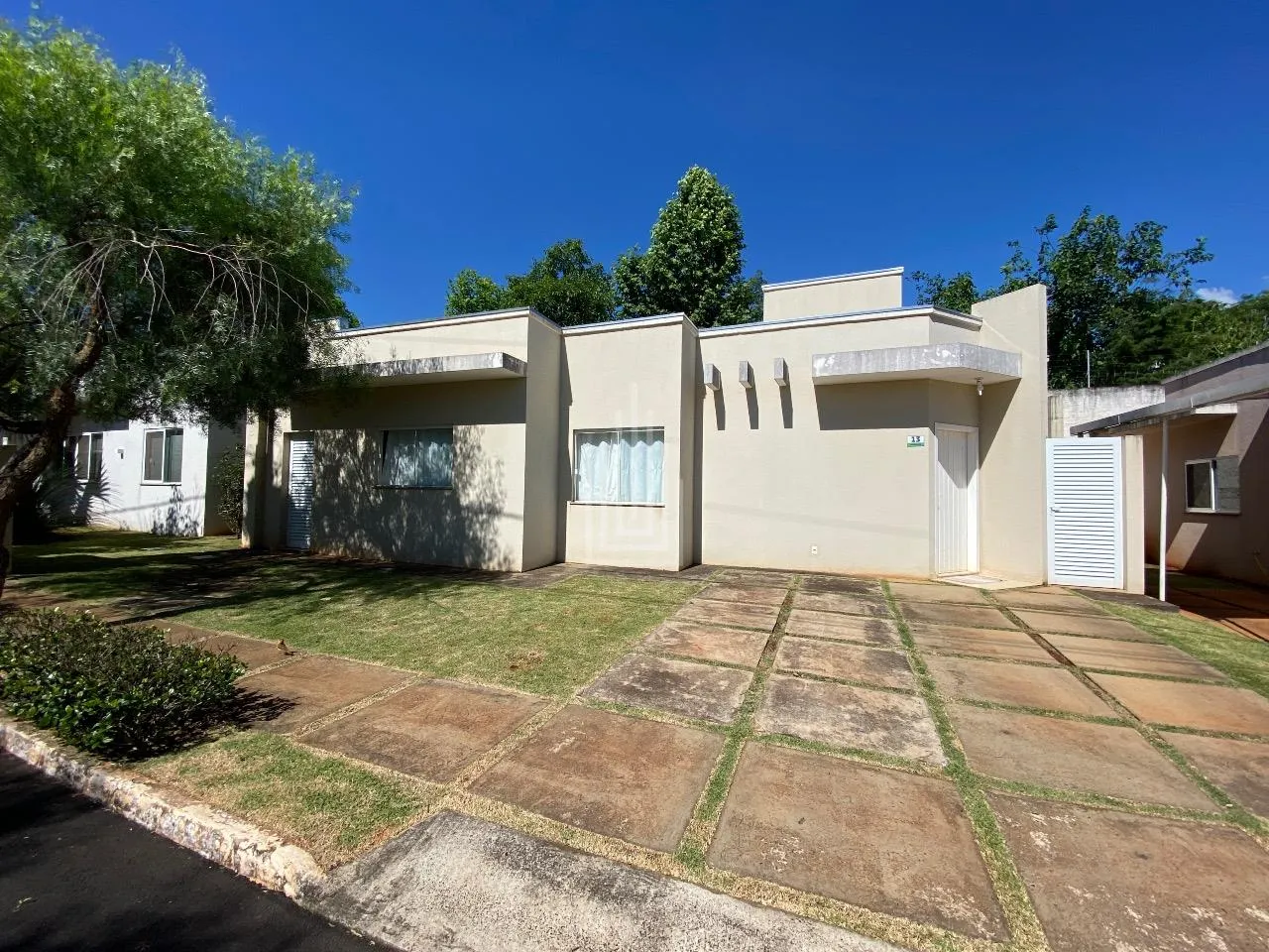 Casa térrea à venda no Condomínio Fechado Integração em Foz do Iguaçu.