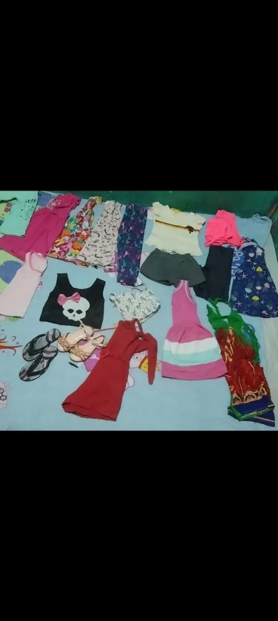 Lote de roupas infantis