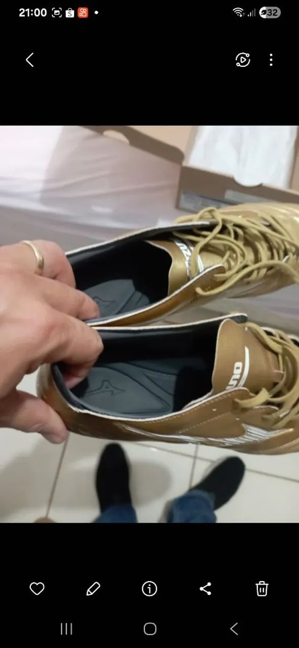 CHUTEIRA MIZUNO MORELIA N°43 DOURADA