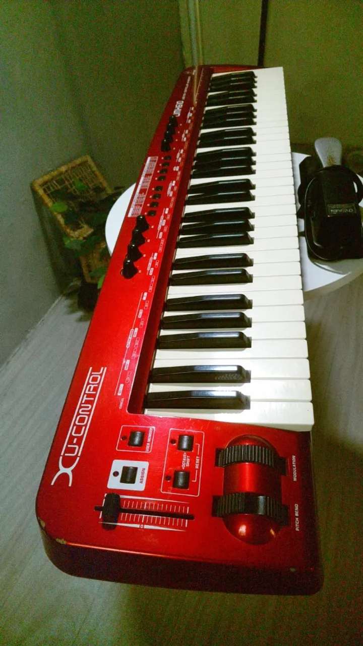 teclado controlador Behringer Umx610