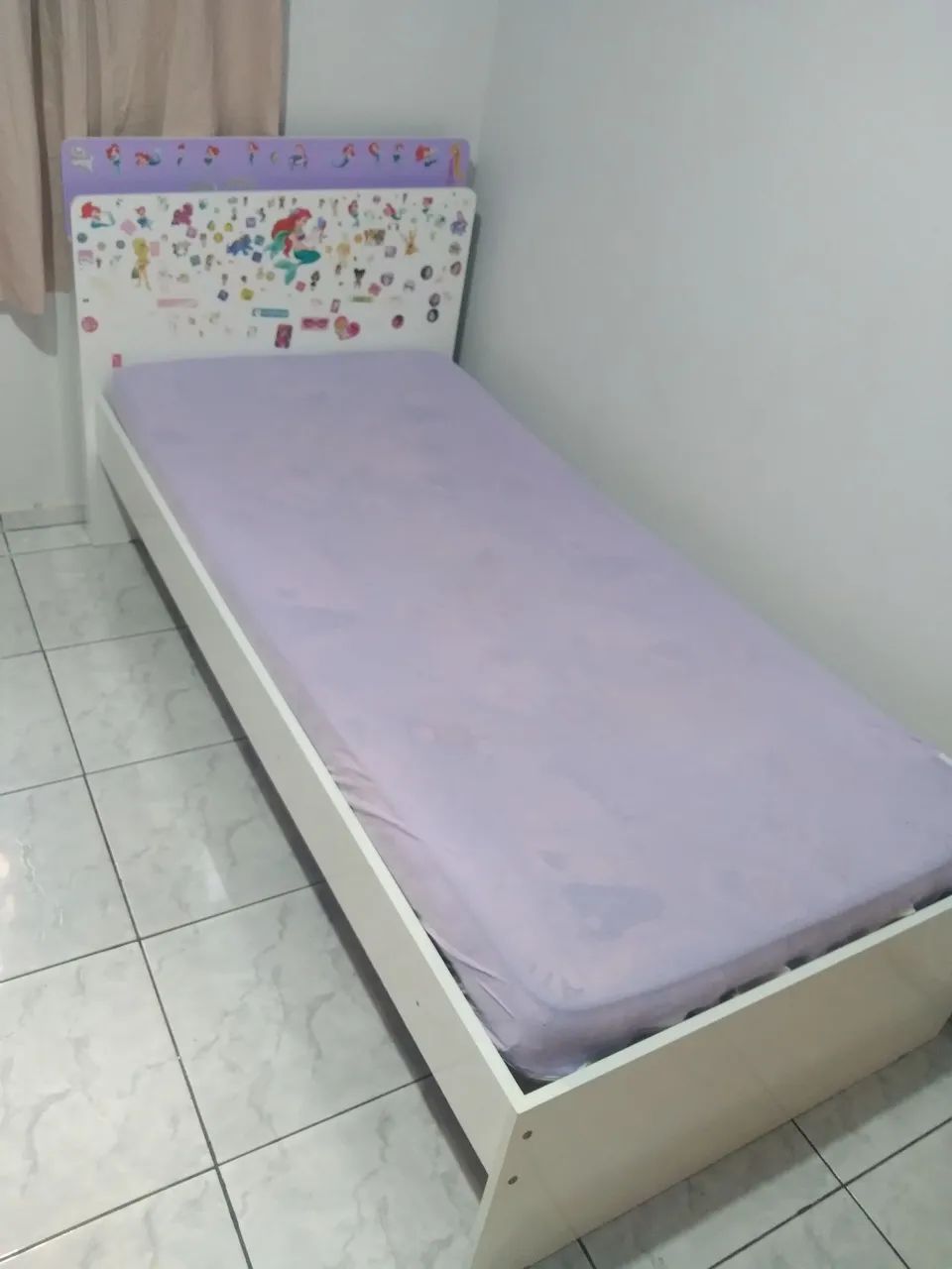 Cama Infantil com Cabeceira Decorada