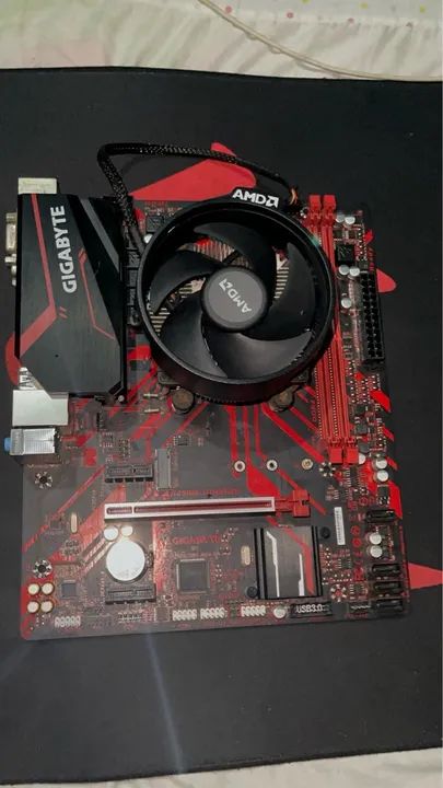 Placa-mãe Gigabyte AMD B-450M Acompanha processador ryzen 5500