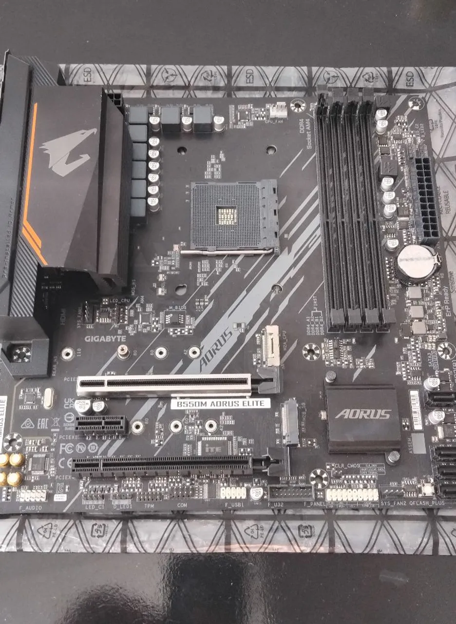 Placa-Mãe Aorus B550M Elite