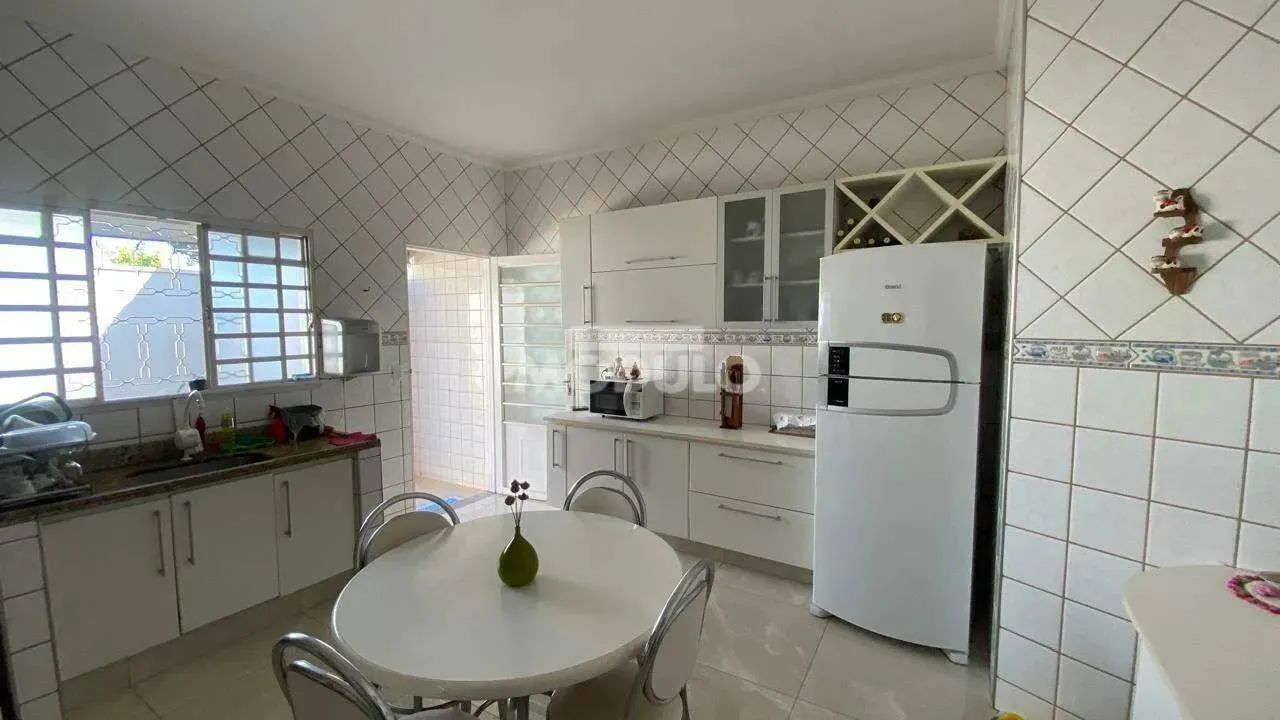 Casa residencial para locação Bairro Santa Mônica com 3 quartos - Foto 4