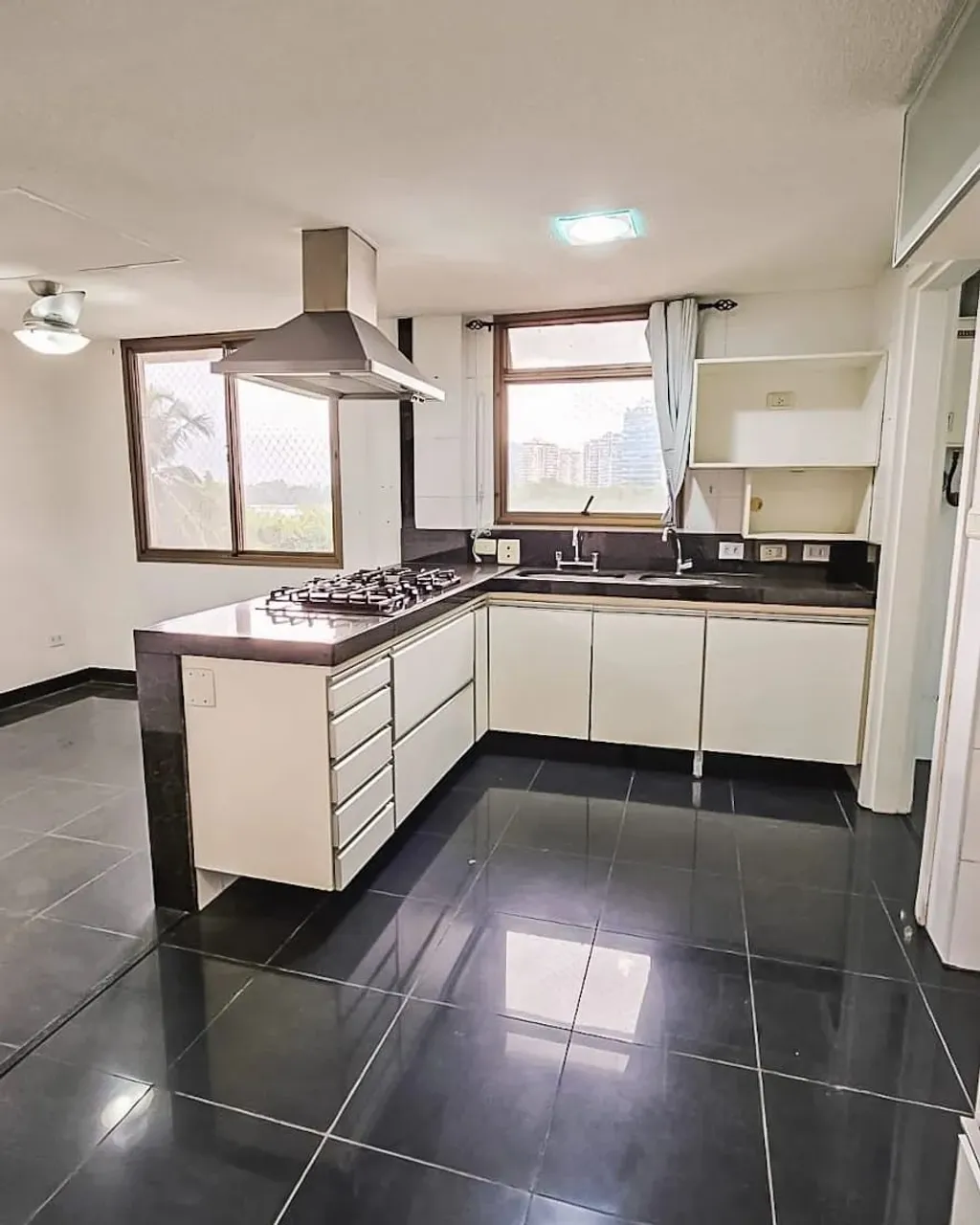 Oportunidade Península Luxuoso 307 m2 com 4 qts em Península Barra da Tijuca - Rio de Jane