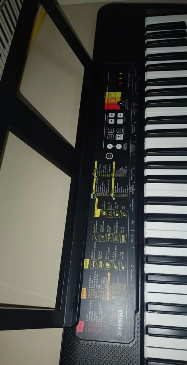 Teclado Yamaha PSR-F52