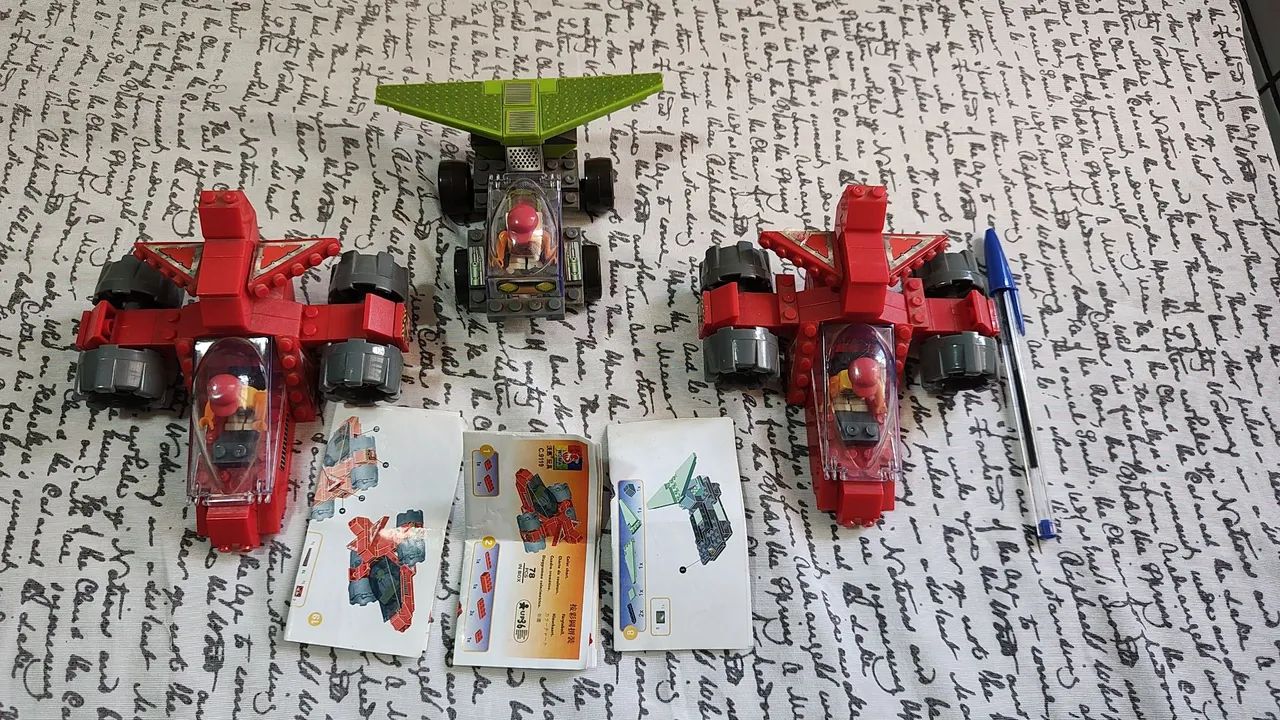 Brinquedos de montar Lego - Carros e aviões